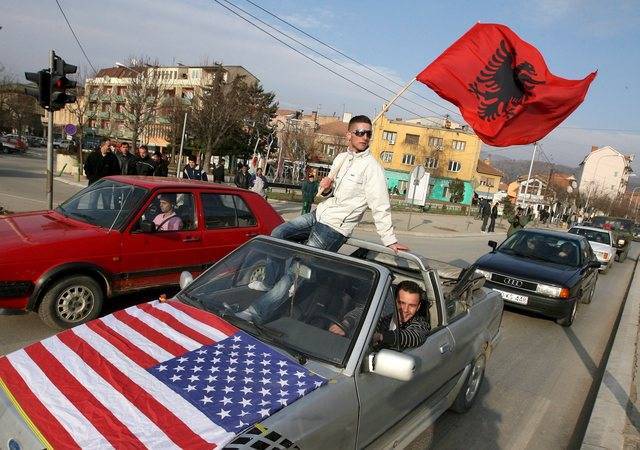 Добрый и злой следователь: США дали отмашку марионеткам прекратить блокаду сербов