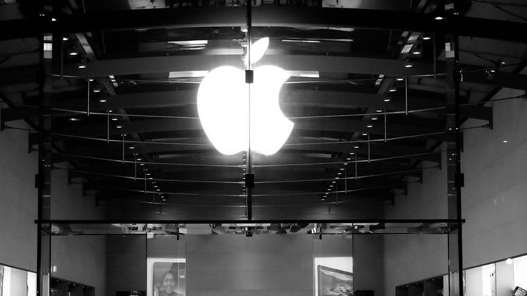 Apple планирует сделать яблоко на iPhone светящимся
