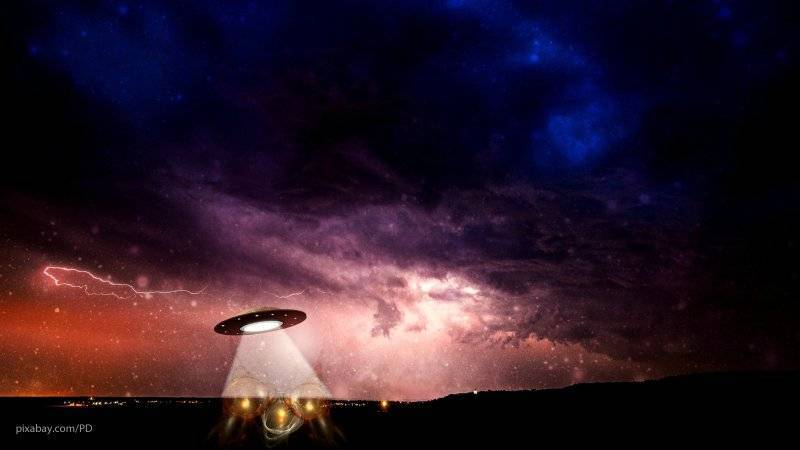 Жители Подмосковья засняли на видео парящий в небе загадочный объект