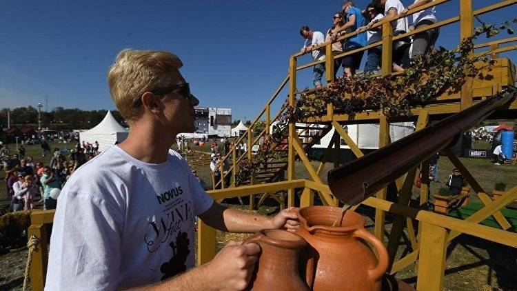 Фестиваль WineFest в первый день посетили 10 тысяч любителей крымского вина