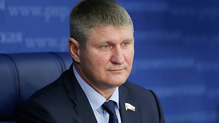 Шеремет считает, что Киеву придется возобновить транспортное сообщение с Крымом