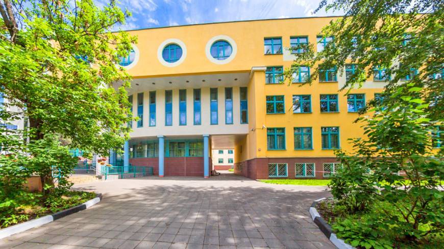 Медведев: К началу учебного года открылись более 170 новых школ