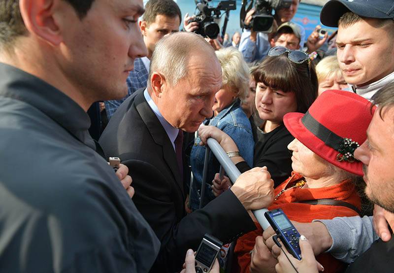 "Медленно решаются вопросы": Путин раскритиковал иркутских чиновников