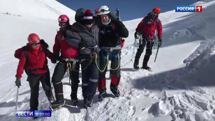 Практически вмерз в снег: школьник-альпинист чуть не погиб на вершине Эльбруса
