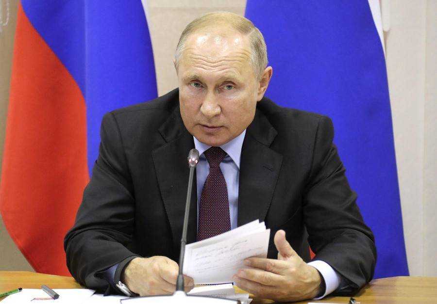 Путин назвал некомпетентной работу мэра города Тулун