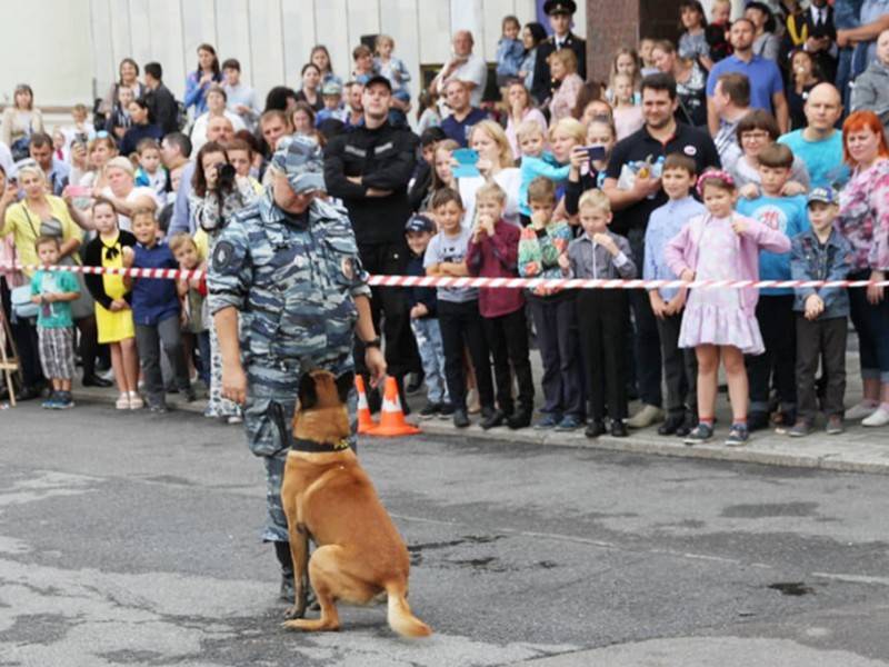 Школьникам Петербурга показали задержание на 1 сентября