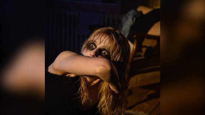 Режиссер Эдгар Райт опубликовал первый кадр из психологического триллера "Прошлой ночью в Сохо"