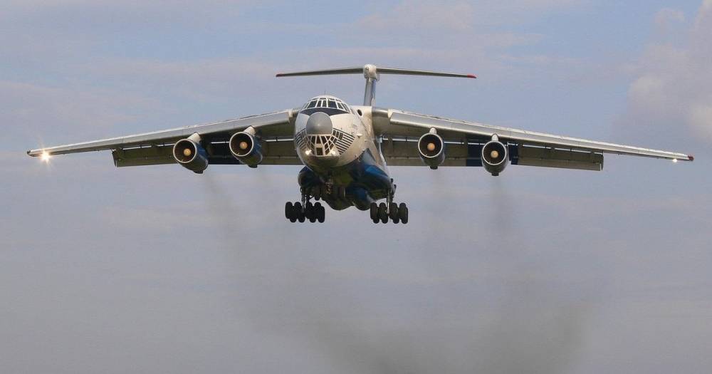Ил-76 приземлился на&nbsp;грунт в&nbsp;степи: видео