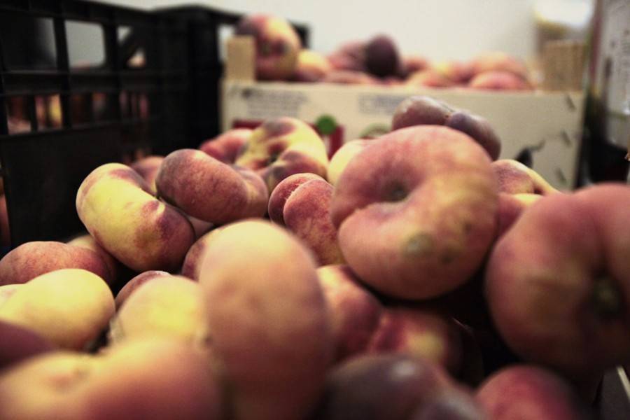 Зараженные персики из Сербии нашли в Подмосковье