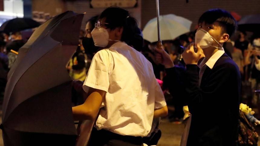 Школьники присоединились к протестам в Гонконге