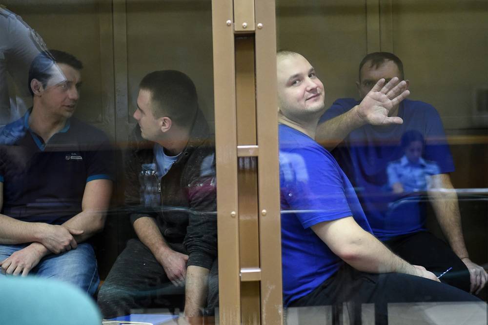 Ъ: обмен заключенными между Москвой и Киевом задерживается из-за переговоров о статусе украинских моряков
