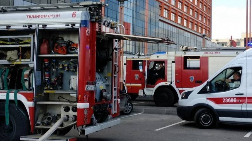 Более 1000 человек эвакуированы из петербургского бизнес-центра из-за возгорания