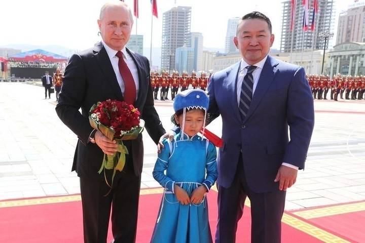 Путин пригласил премьера Монголии приехать в Россию