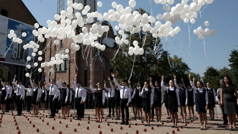Минута молчания в Беслане в память о жертвах теракта 2004 года - russian.rt.com - респ. Алания