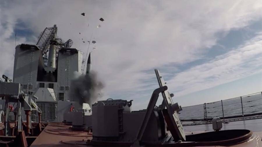 Появилось видео ракетных стрельб кораблей ТОФ в Охотском море