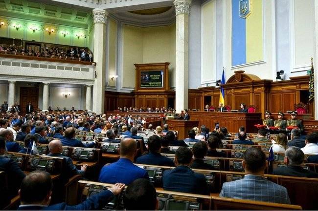 Украинские депутаты лишили себя неприкосновенности