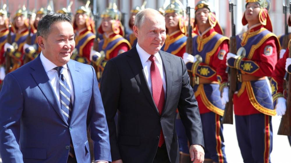 Президент Монголии принял приглашение Путина приехать на торжества в честь 75-летия Победы