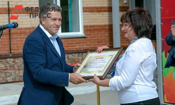 Депутаты помогли обновить школу в Бурмистрово