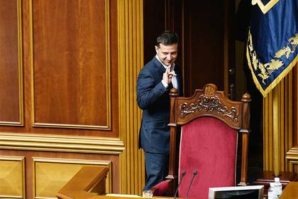 Зеленского раскритиковали за попытку оставить от конституции «рожки да ножки»