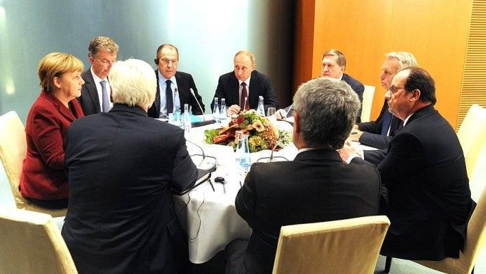 Помощники лидеров «нормандской четверки» не согласовали дату саммита по Донбассу