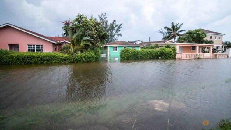 Ураган Дориан убил уже 5 человек и уничтожил тысячи домов на Багамах, нанеся «беспрецедентный» ущерб