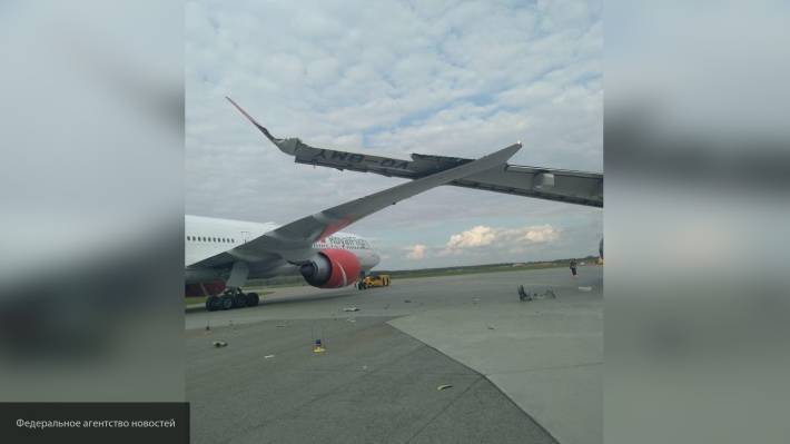 В аэропорту «Шереметьево» столкнулись два пассажирских самолета