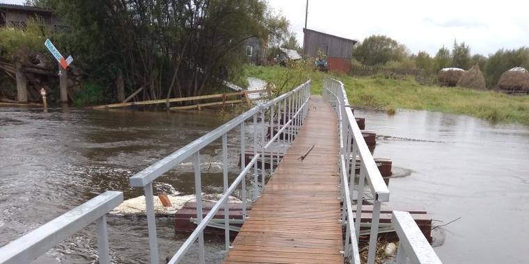 В Свердловской области новый мост провалился спустя сутки после открытия