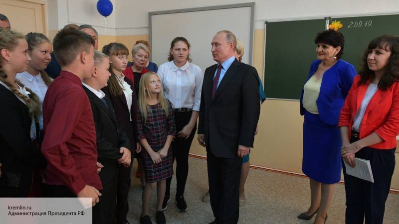 Путин поправил тулунскому школьнику галстук и выразил уверенность в его будущих успехах