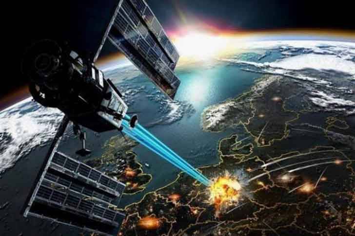 Резкие маневры российского «спутника-убийцы» испугали США