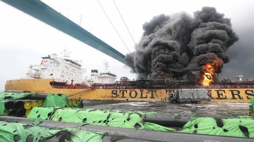Момент взрыва на грузовом судне в южнокорейском порту попал на видео