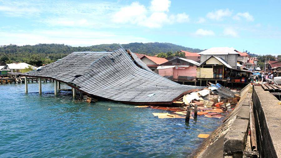 Число погибших при землетрясении в Индонезии выросло до 30 человек