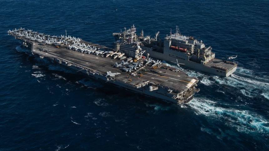 Фото: Китайские корабли окружили американский авианосец