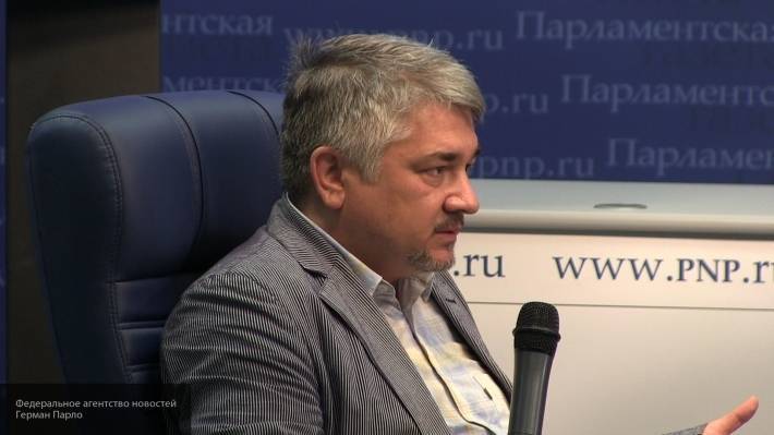 Ищенко привел два объяснения перфоманса Зеленского с пулей