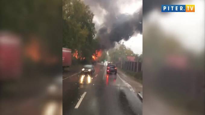 Спасатели потушили горящий жилой дом на Муринской дороге