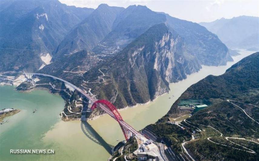 В Китае открыли один из самых больших в мире стальных арочных мостов (Фото)