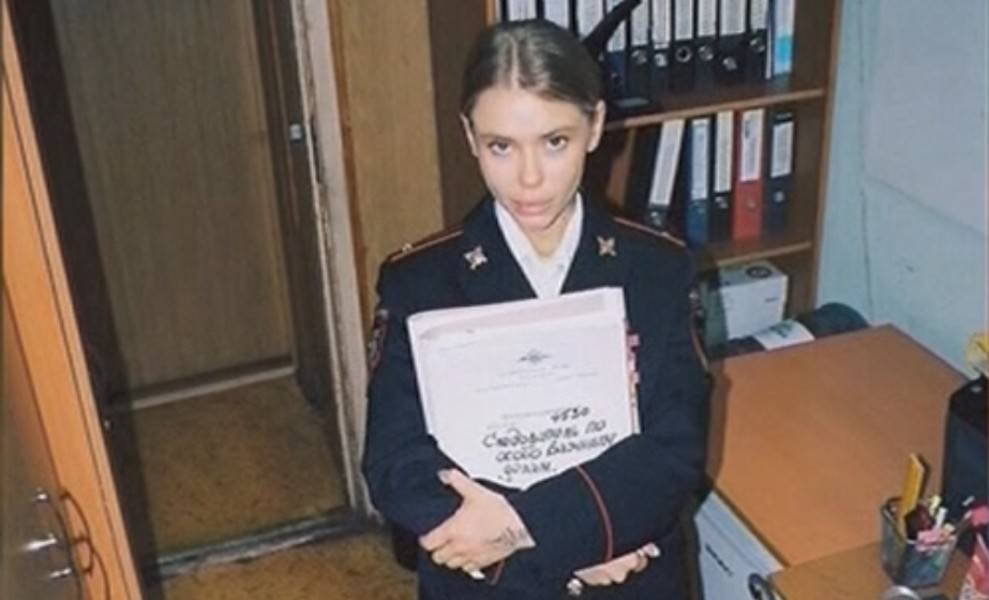 Москвичка устроила откровенную фотосессию в отделе полиции