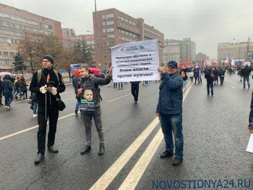 Навальный вновь не смог собрать народ на митинг: не помогли даже селебрити