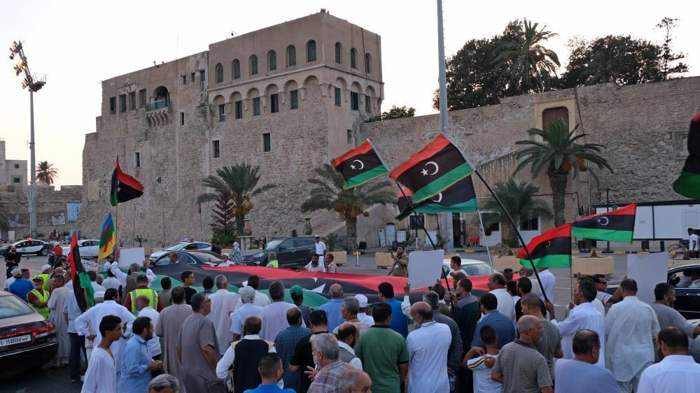 Байкеры протестуют против экономического кризиса в Триполи