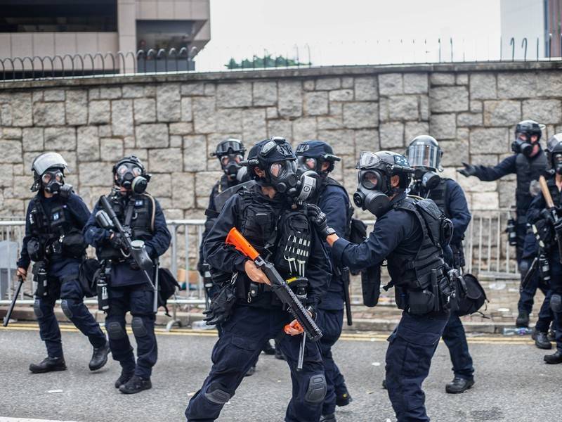 Полиция Гонконга применила боевые патроны для разгона демонстрантов