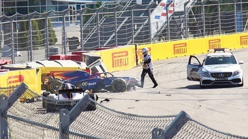 Видео: Гонка «Формулы-2» в Сочи остановлена из-за аварии с участием Мазепина