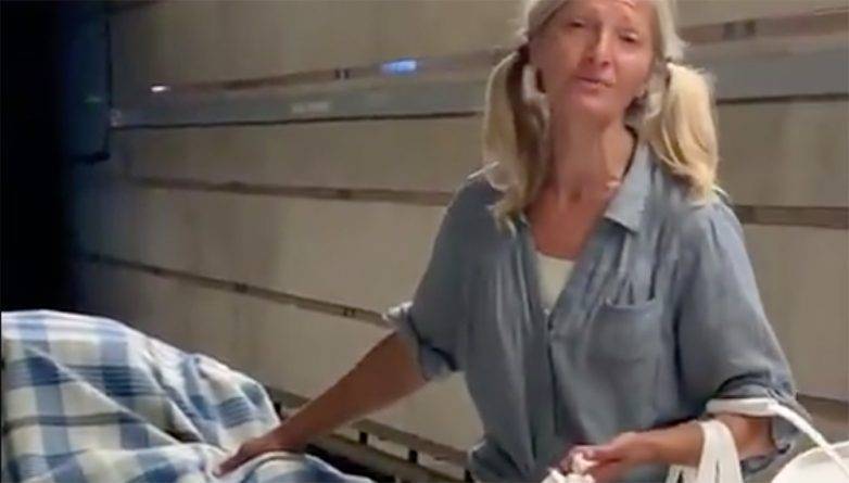 Загадочная «бездомная» поразила пассажиров на станции метро своим невероятным оперным голосом