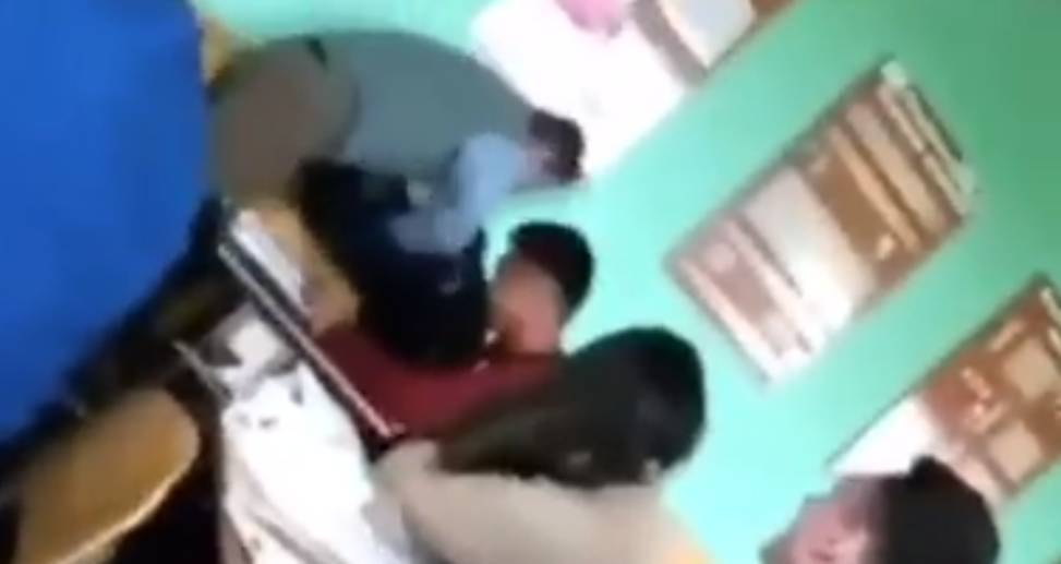 Видео: учитель избил школьника прямо на уроке