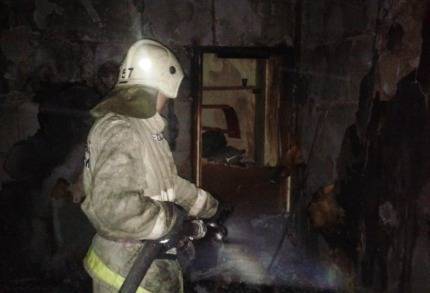 По факту ночного пожара в Салехарде, где спасли 20 человек, могут возбудить уголовное дело