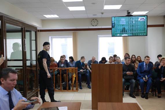 Суд приобщил к делу Устинова видео его задержания