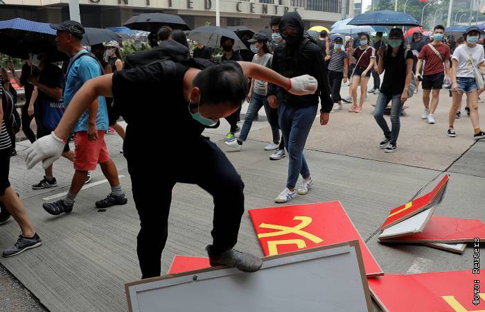 Протестующие в Гонконге устроили три акции против властей