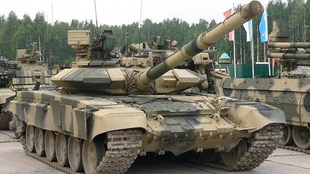 Российская армия получила новые модернизированные танки Т-90М