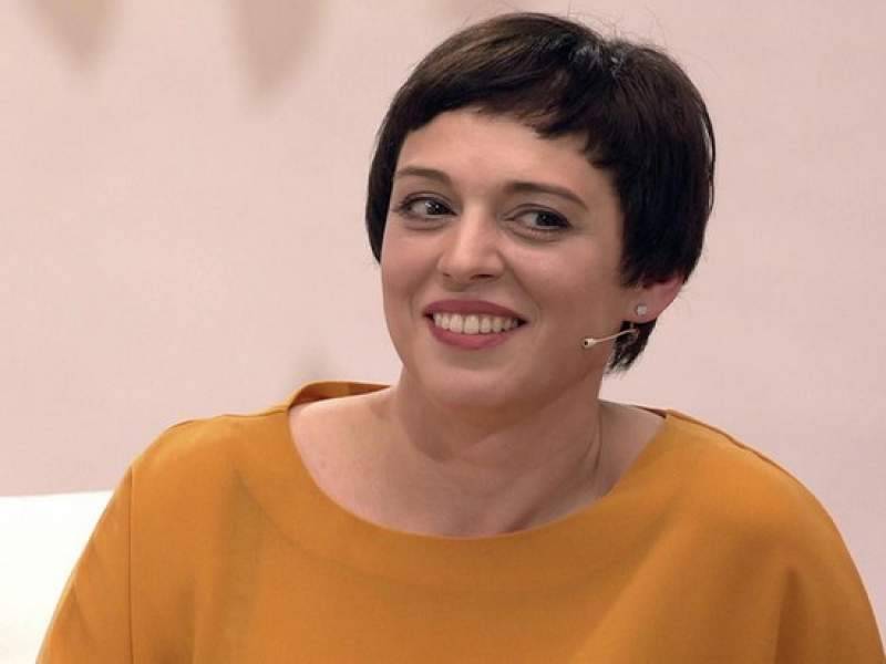 Нелли Уварова обрилась налысо в знак поддержки Анастасии Заворотнюк