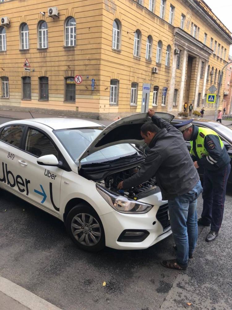 В Петербурге во время рейда «Нелегальное такси» зафиксировано 90 нарушений