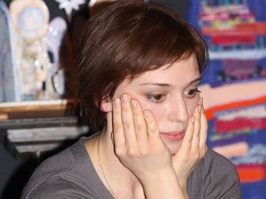 Актриса Нелли Уварова постриглась наголо в поддержку Заворотнюк