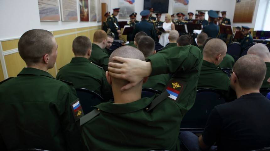 Более 100 тысяч человек будут призваны осенью в Вооруженные силы РФ